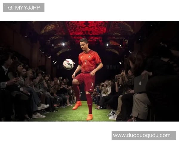 精彩足球巨星壁纸集，尽享高清经典瞬间，感受赛场激情与英雄风采